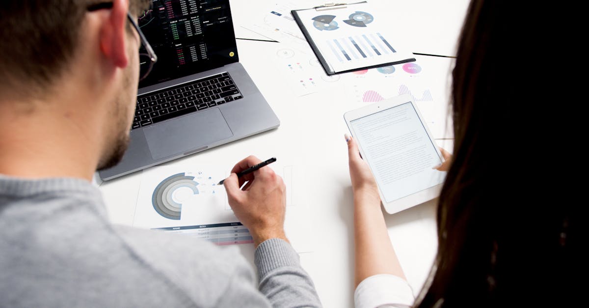 découvrez le monde des courtiers (brokers) : des experts en investissements qui vous aident à naviguer sur les marchés financiers, à maximiser vos gains et à prendre des décisions éclairées pour atteindre vos objectifs financiers.